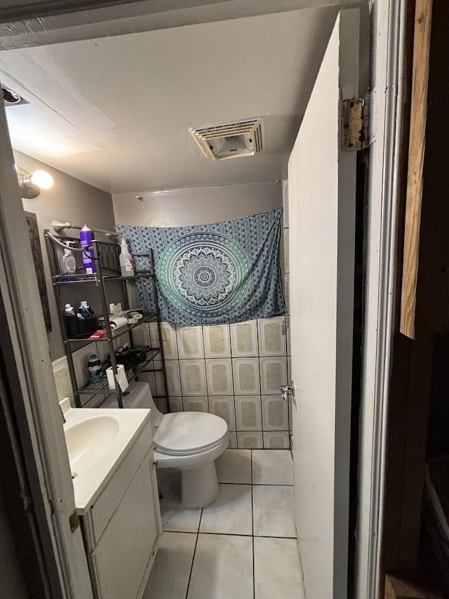 5409 S Richmond St, Chicago, IL 60632 - full bath featuring tile patterned flooring and vanity