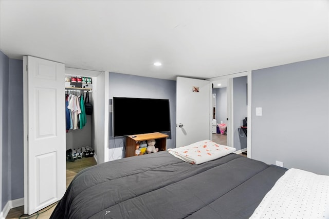 11030 S Ave L, Chicago, IL 60617 - bedroom featuring light wood-type flooring, a closet, and recessed lighting