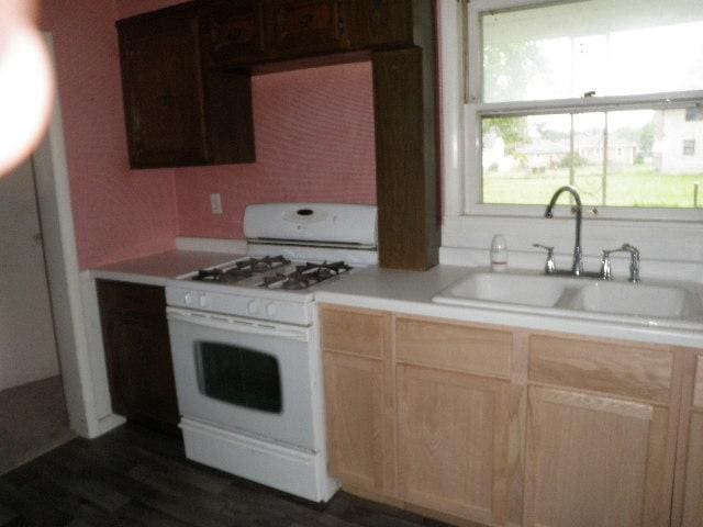 709 E Livingston St, Streator, IL 61364 - photo 2