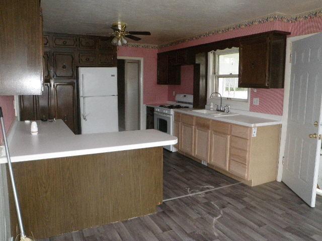 709 E Livingston St, Streator, IL 61364 - photo 4