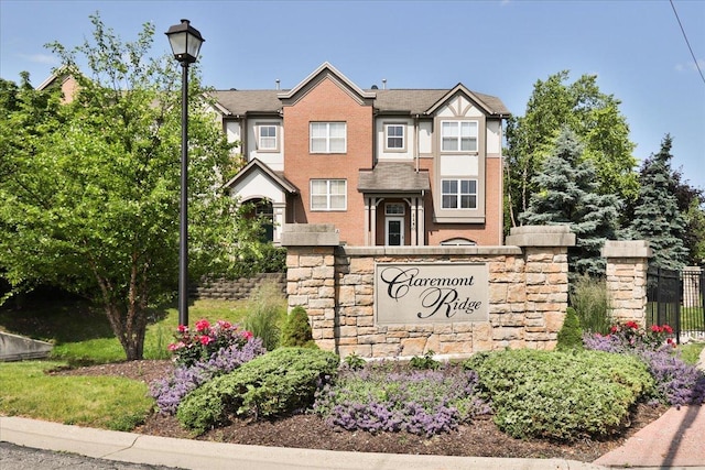 1137 N Claremont Dr, Palatine, IL 60074 - view of community sign