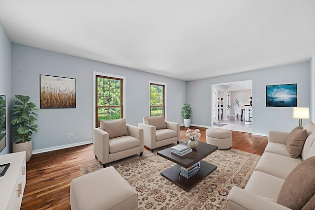 555 W Everett Rd, Lake Forest, IL 60045 - living area featuring wood finished floors and baseboards