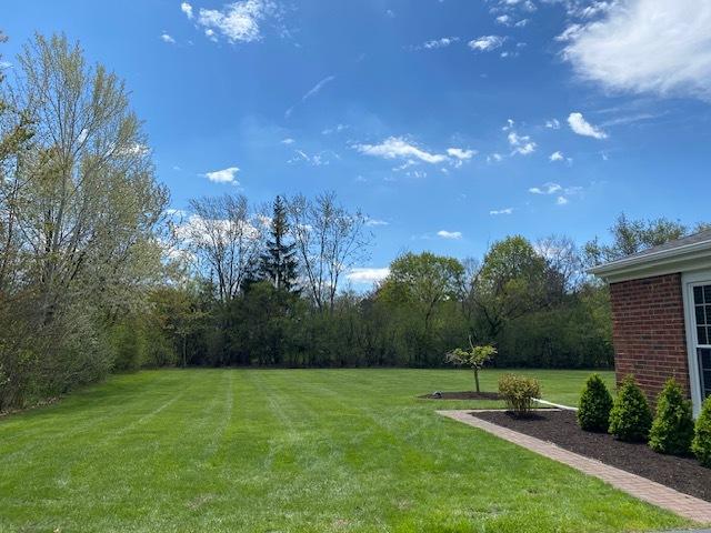 555 W Everett Rd, Lake Forest, IL 60045 - view of grassy yard