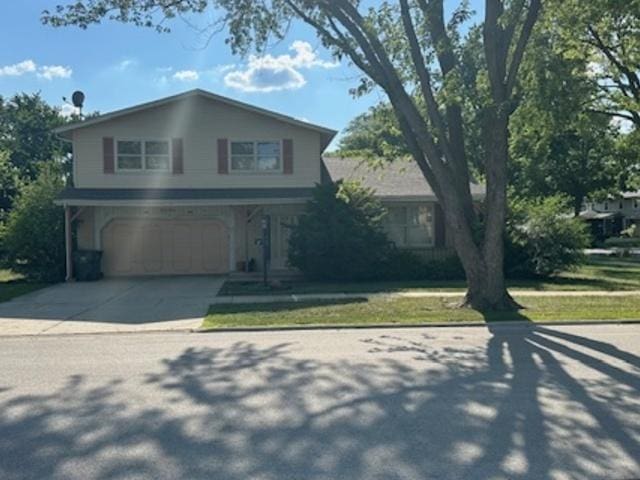 47 W King Henry Ct, Palatine, IL 60067 - traditional home featuring driveway and a garage