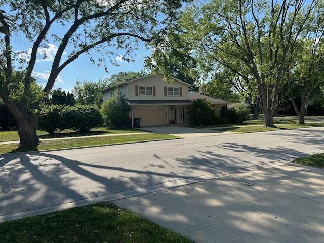47 W King Henry Ct, Palatine, IL 60067 - view of front of house with driveway and a garage