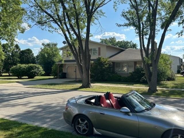 47 W King Henry Ct, Palatine, IL 60067 - view of front facade featuring an attached garage, concrete driveway, and a front lawn
