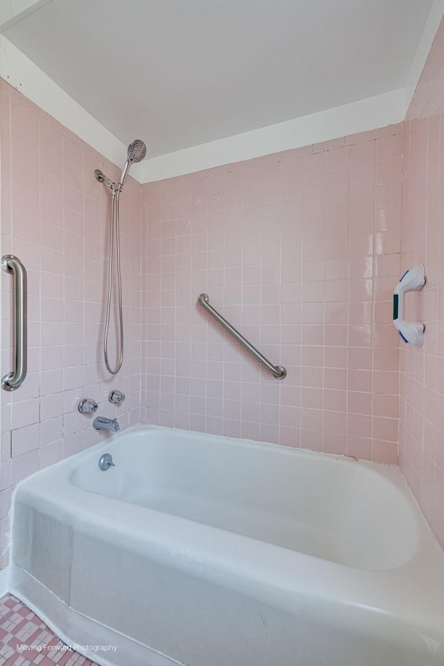 8822 S Paulina St, Chicago, IL 60620 - full bathroom featuring shower / tub combination