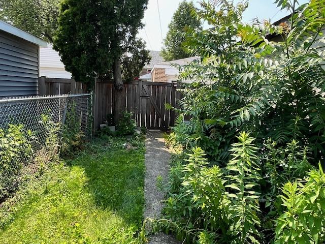 2722 Euclid Ave, Berwyn, IL 60402 - view of yard