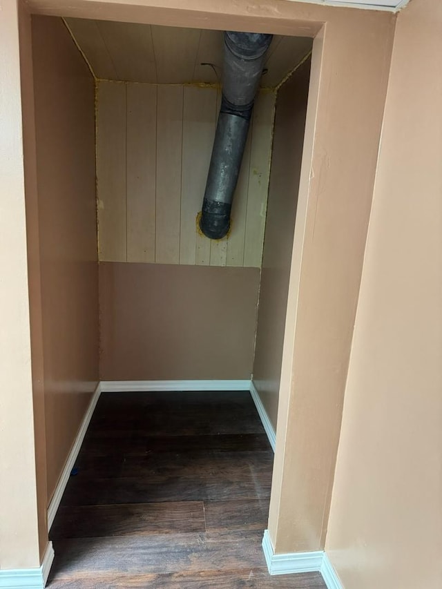2404 Kenmore Ct, Schaumburg, IL 60193 - hallway featuring wood finished floors and baseboards