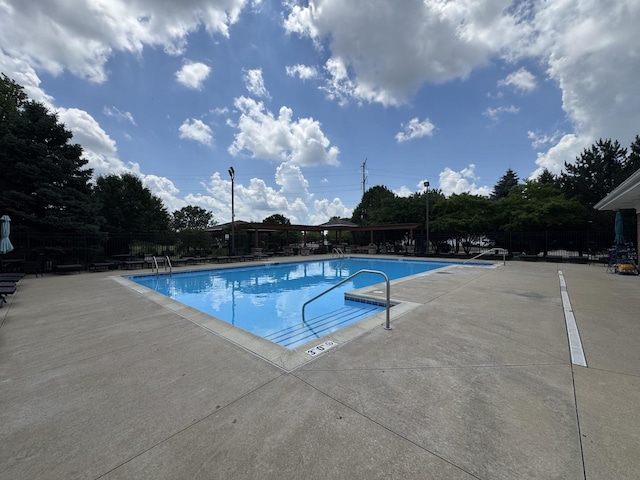 2942 Heather Ln, Montgomery, IL 60538 - community pool with a patio