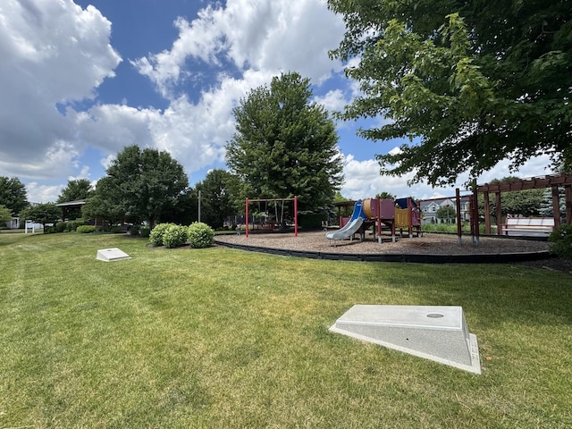 2942 Heather Ln, Montgomery, IL 60538 - community play area with a yard