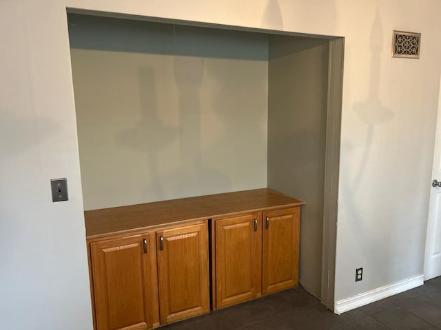 219 Spring Ave, Naperville, IL 60540 - detailed view of baseboards