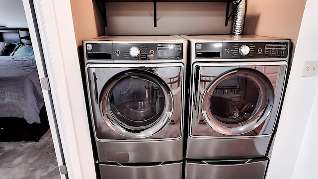 3113 Meadowsedge Ln, Joliet, IL 60436 - laundry room with washing machine and dryer