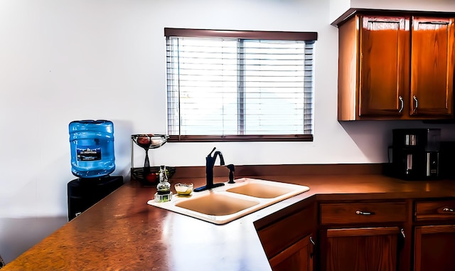 3113 Meadowsedge Ln, Joliet, IL 60436 - kitchen featuring dark countertops
