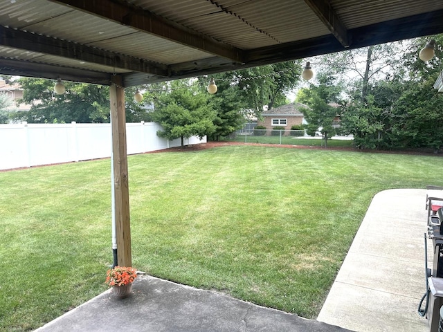 8544 Lawler Ave, Burbank, IL 60459 - fenced backyard with a patio