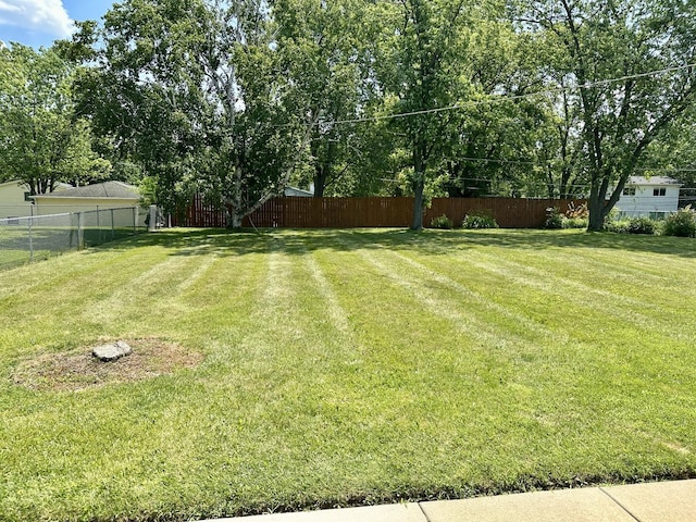 36429 N Edgewood Dr, Gurnee, IL 60031 - view of yard