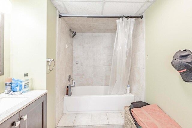 4941 W 119th St, Alsip, IL 60803 - bathroom with shower / tub combo, vanity, and tile patterned flooring