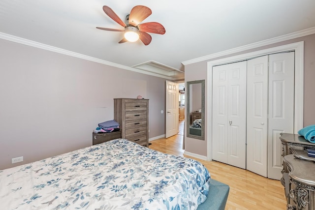 4941 W 119th St, Alsip, IL 60803 - bedroom with ornamental molding, light wood-style floors, a closet, and ceiling fan