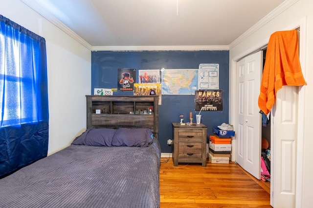 4941 W 119th St, Alsip, IL 60803 - bedroom featuring ornamental molding, wood finished floors, and a closet