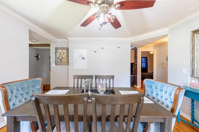 4941 W 119th St, Alsip, IL 60803 - dining room featuring a ceiling fan, crown molding, and light wood finished floors