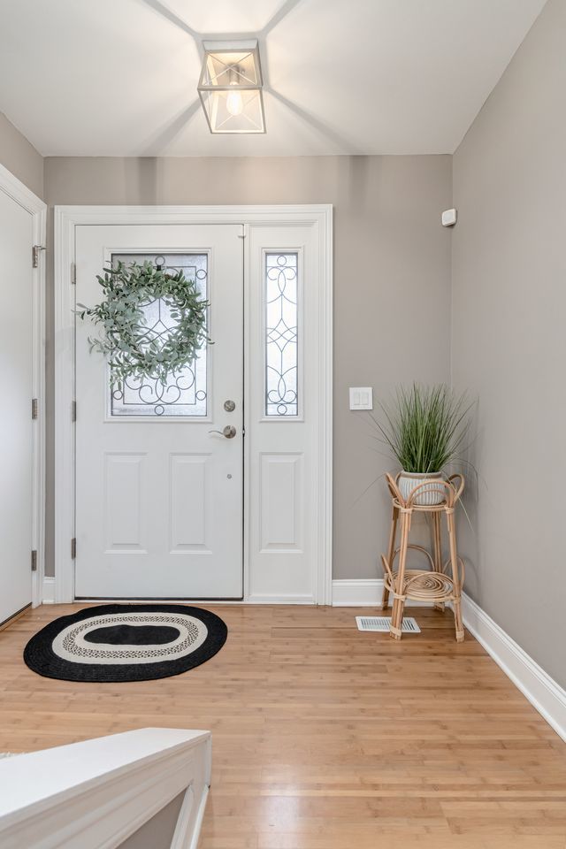 1906 Heatherway Ln Unit 7, New Lenox, IL 60451 - entryway featuring light wood-type flooring and baseboards