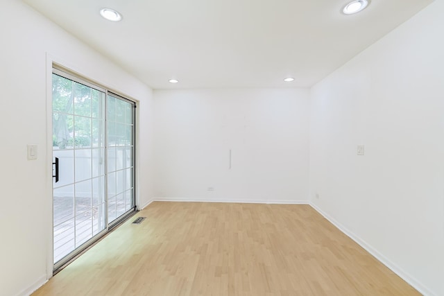 1521 Whitman Ct, Schaumburg, IL 60173 - empty room with light wood-style flooring and recessed lighting