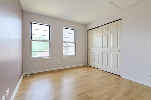 1521 Whitman Ct, Schaumburg, IL 60173 - unfurnished bedroom with light wood-style flooring and a closet