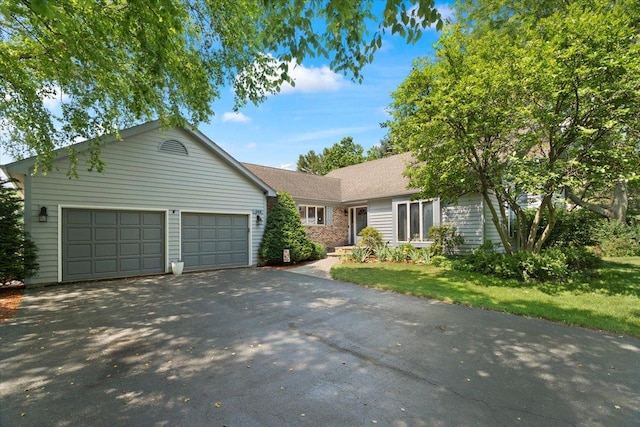 344 Prairie Ave, Winthrop Harbor, IL 60096 - single story home featuring a garage and driveway