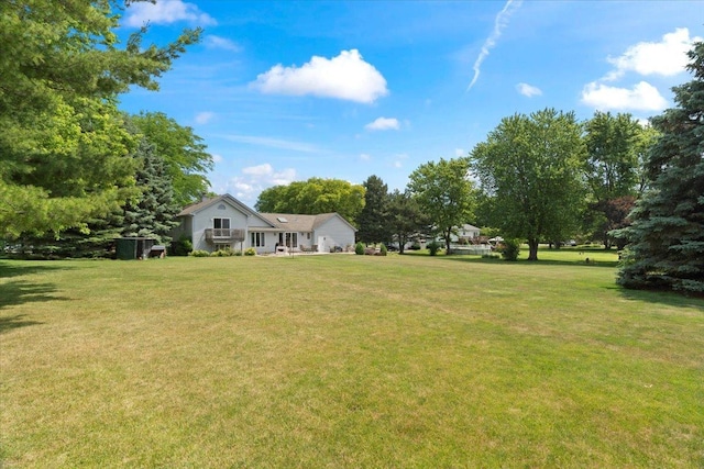 344 Prairie Ave, Winthrop Harbor, IL 60096 - view of green lawn