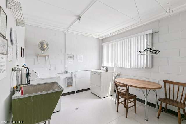 940 Holbrook Rd Unit 34C, Homewood, IL 60430 - community laundry room with washing machine and clothes dryer and concrete block wall