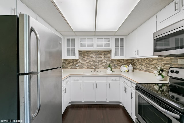 940 Holbrook Rd Unit 34C, Homewood, IL 60430 - kitchen with appliances with stainless steel finishes, light countertops, dark wood-style floors, and backsplash