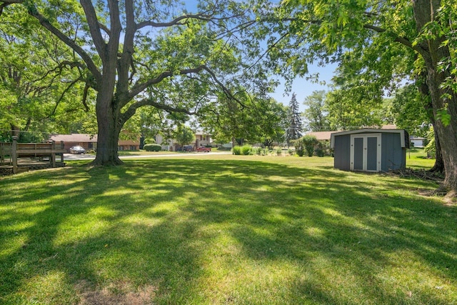 308 Long Ave, North Aurora, IL 60542 - view of grassy yard with a shed