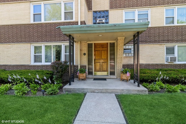 837 N Harlem Ave Unit 2N, Oak Park, IL 60302 - property entrance featuring brick siding and a yard
