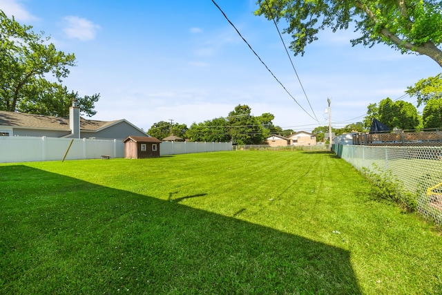 8116 Leamington St, Burbank, IL 60459 - fenced backyard featuring a shed