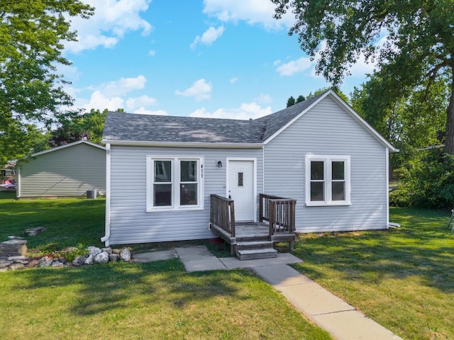 411 E Mazon St, Gardner, IL 60424 - view of front of home featuring a front lawn and a shingled roof