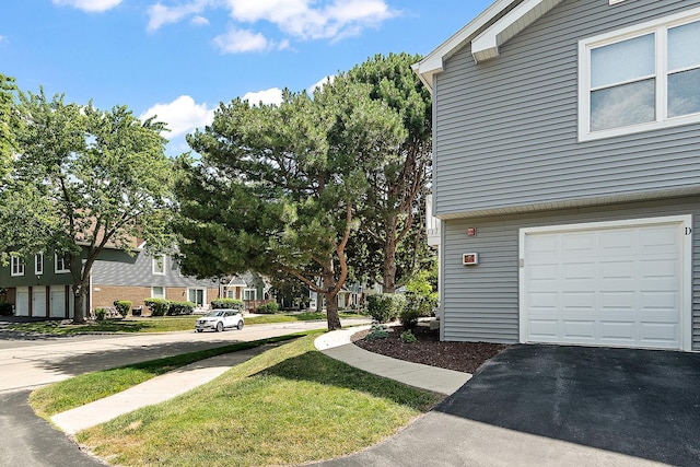 2725 Weeping Willow Dr Unit D, Lisle, IL 60532 - view of side of property with driveway and a lawn