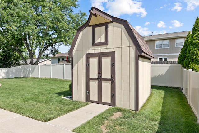 588 Montego Dr, Elk Grove Village, IL 60007 - view of shed with a fenced backyard