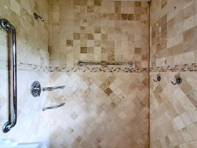 595 W Elk Grove Blvd, Elk Grove Village, IL 60007 - full bathroom featuring tiled shower