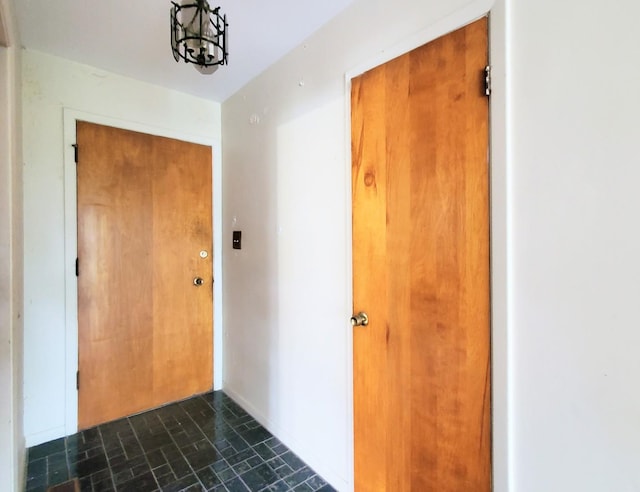 595 W Elk Grove Blvd, Elk Grove Village, IL 60007 - hallway featuring a chandelier
