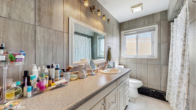 8824 Cherry Ave, River Grove, IL 60171 - full bath with vanity and a shower with curtain