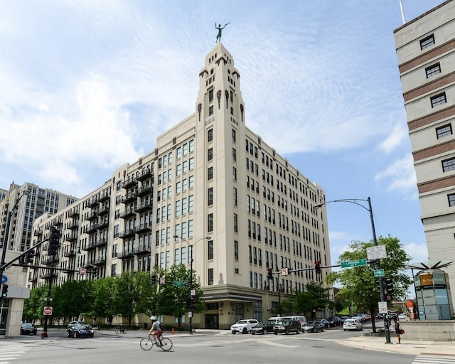758 N Larrabee St Unit 830, Chicago, IL 60654 - photo 1