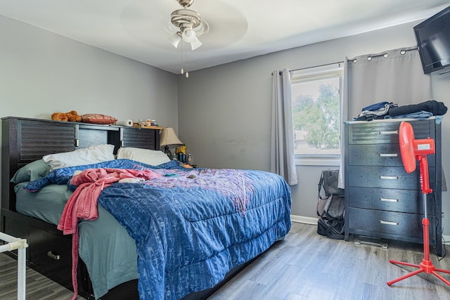 635 Robin Ct, Grayslake, IL 60030 - bedroom featuring wood finished floors and a ceiling fan
