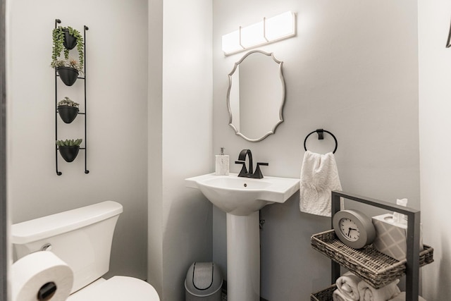 817 Meadow Ln, Sycamore, IL 60178 - half bath with toilet