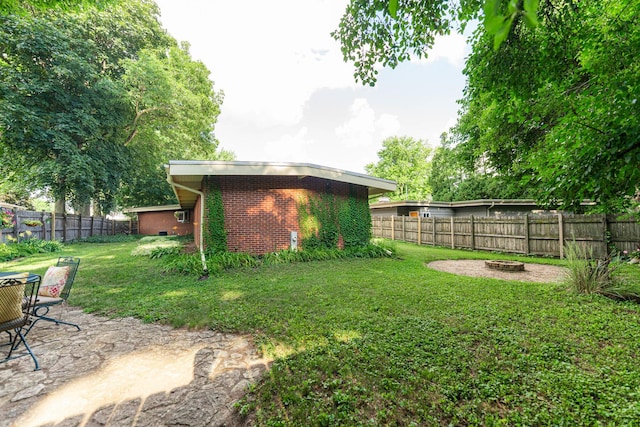 817 Meadow Ln, Sycamore, IL 60178 - fenced backyard with a fire pit