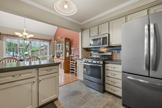 700 Monroe Dr, Lindenhurst, IL 60046 - kitchen featuring appliances with stainless steel finishes, dark countertops, a chandelier, crown molding, and decorative backsplash
