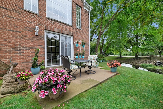 700 Monroe Dr, Lindenhurst, IL 60046 - view of green lawn featuring a patio