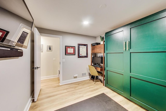 2136 W Schiller St Unit 1R, Chicago, IL 60622 - office space featuring light wood-style flooring and baseboards