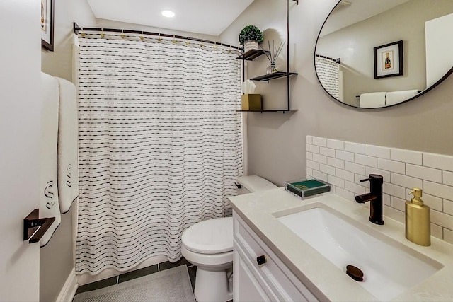 2136 W Schiller St Unit 1R, Chicago, IL 60622 - full bathroom featuring decorative backsplash, vanity, and a shower with shower curtain