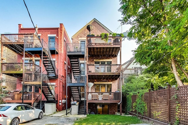 2136 W Schiller St Unit 1R, Chicago, IL 60622 - view of property featuring stairs