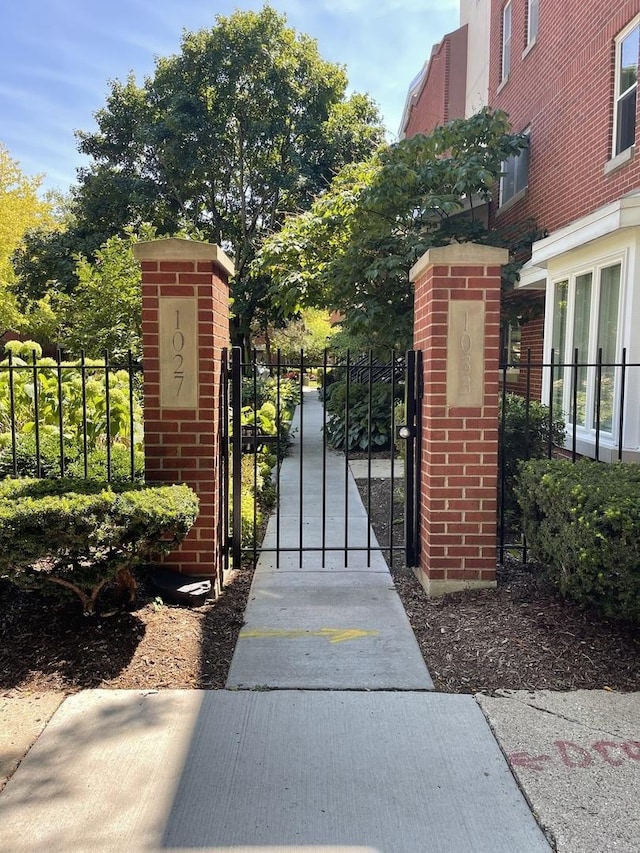 1027 W Vernon Park Pl Unit B, Chicago, IL 60607 - view of gate